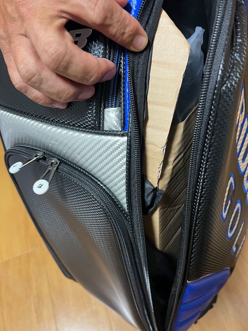 新品　ブリヂストン　ツアーBキャディバッグ　　　9.5型