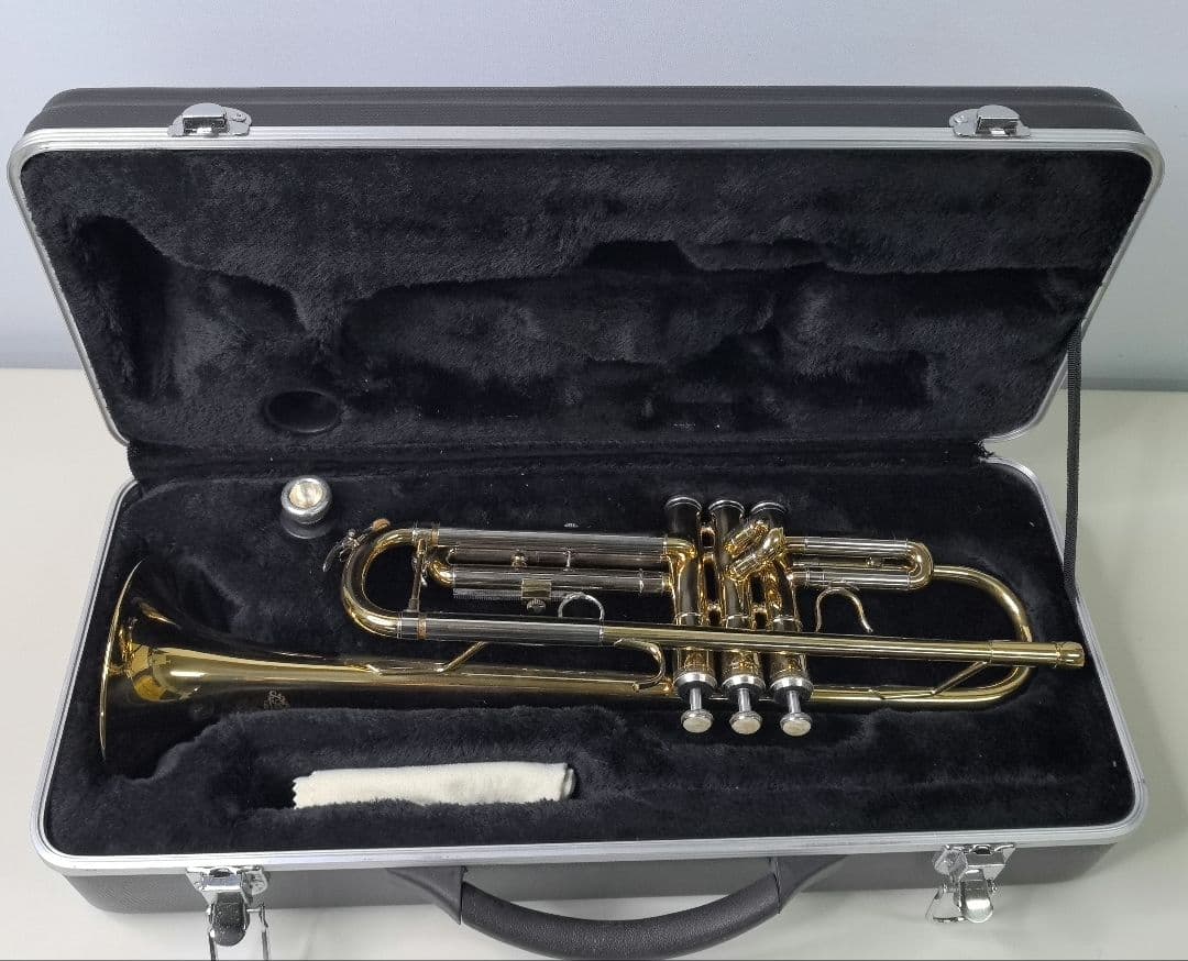 Jマイケル　トランペット ゴールド ケース付き