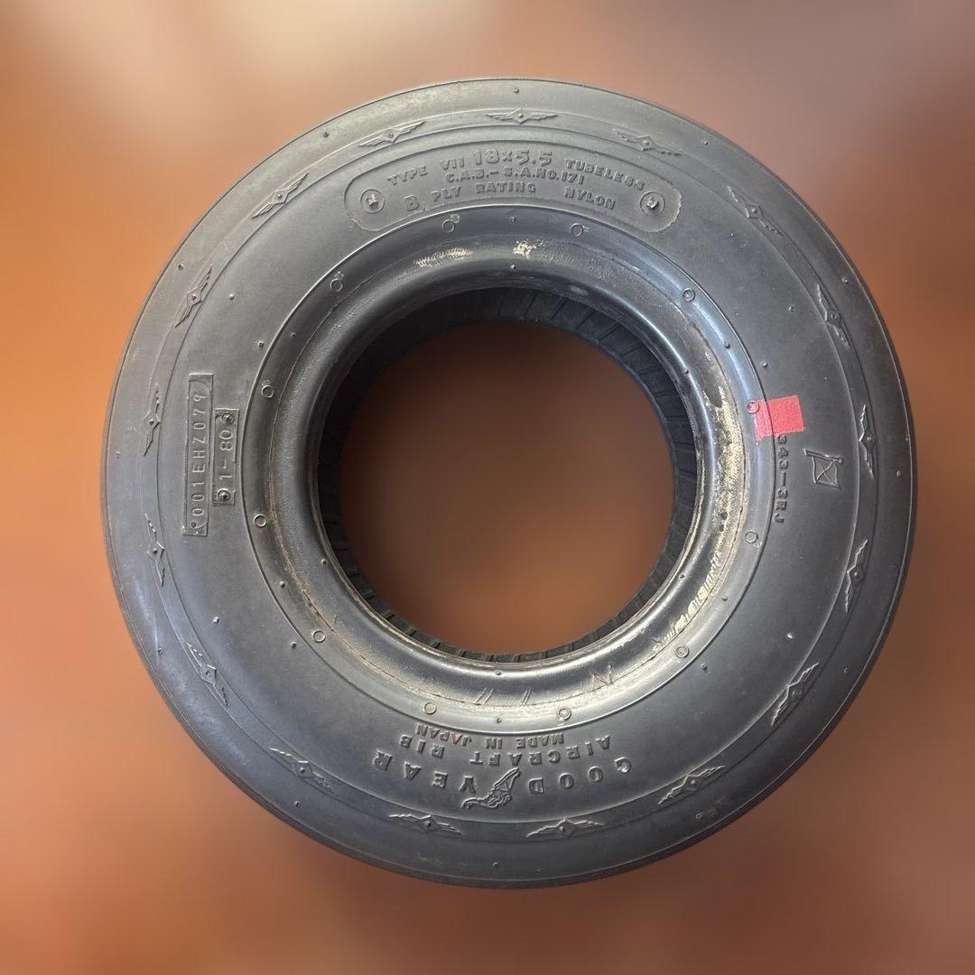 航空機マニア必見　ヘリコプタータイヤ