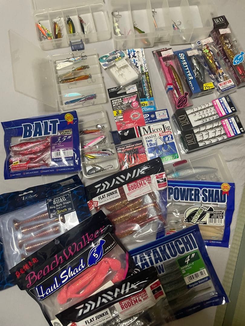 ジグ、ワームなどメーカー品から色々セット売りします。