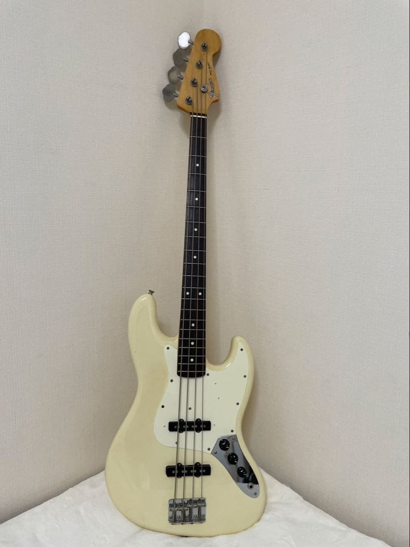 ベース Fender JAZZ BASS