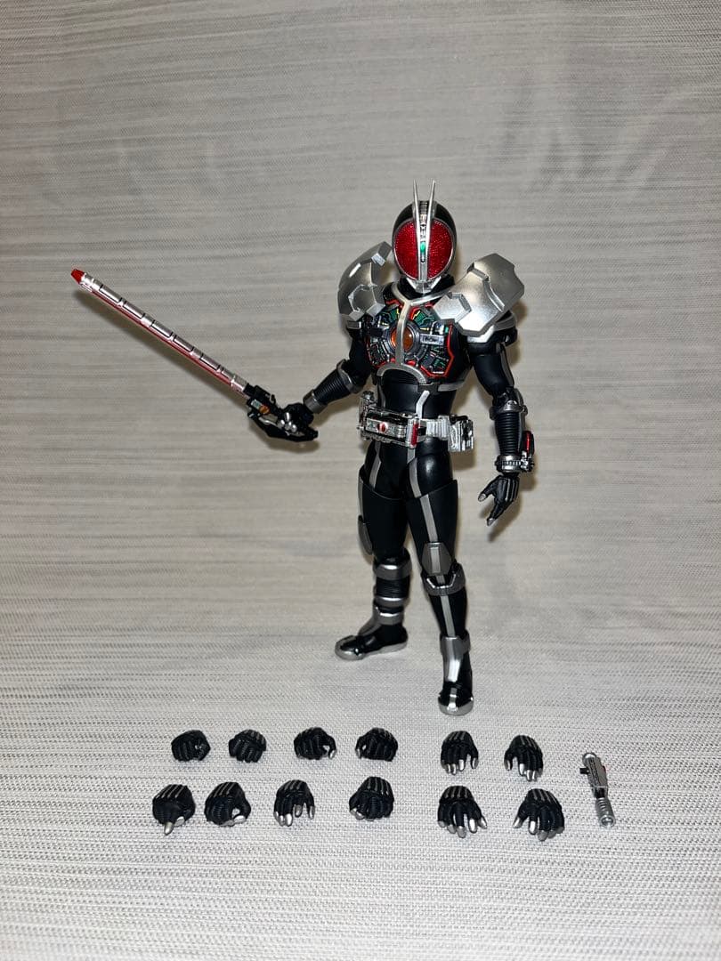 S.H.Figuarts(真骨彫製法)仮面ライダーファイズ アクセルフォーム