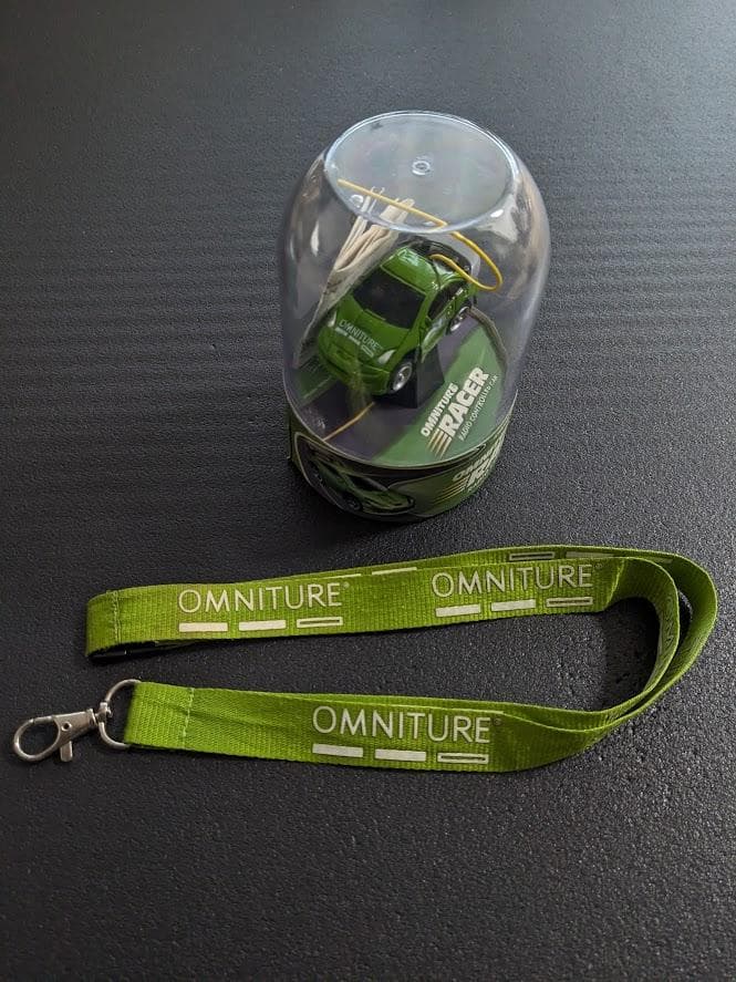 【激レア】オムニチュア社（現アドビ）のノベルティ（ミニカーとネックストラップ）