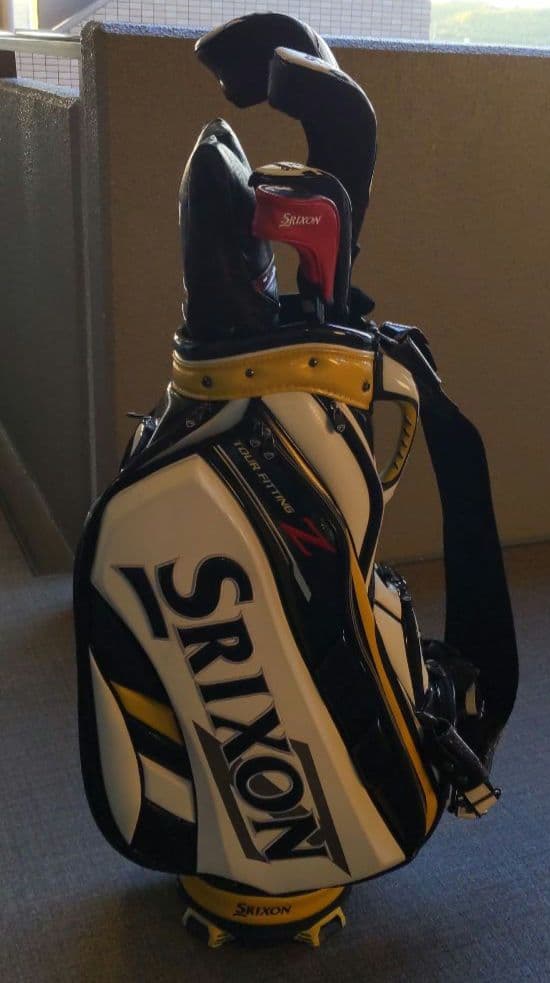 スリクソン　ツアーモデル　キャディバック