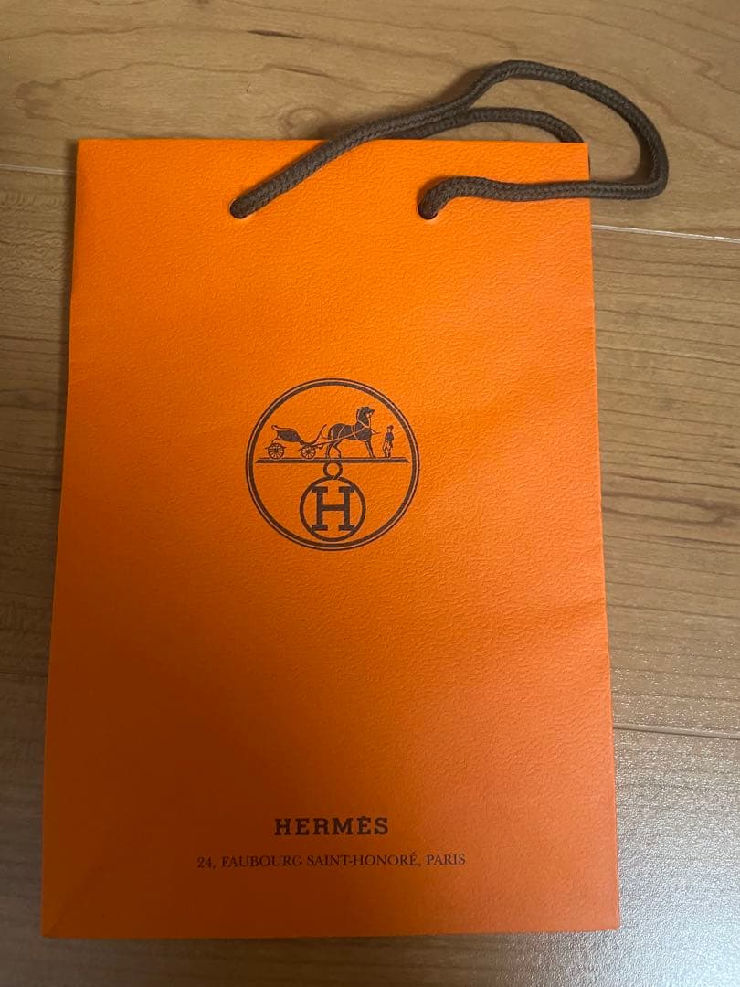 HERMES オレンジ ロゴ入り紙袋