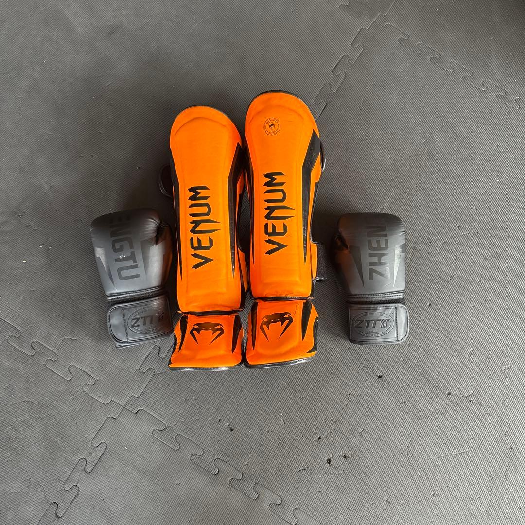 VENUM レガース　ボクシンググローブ 黒　セット
