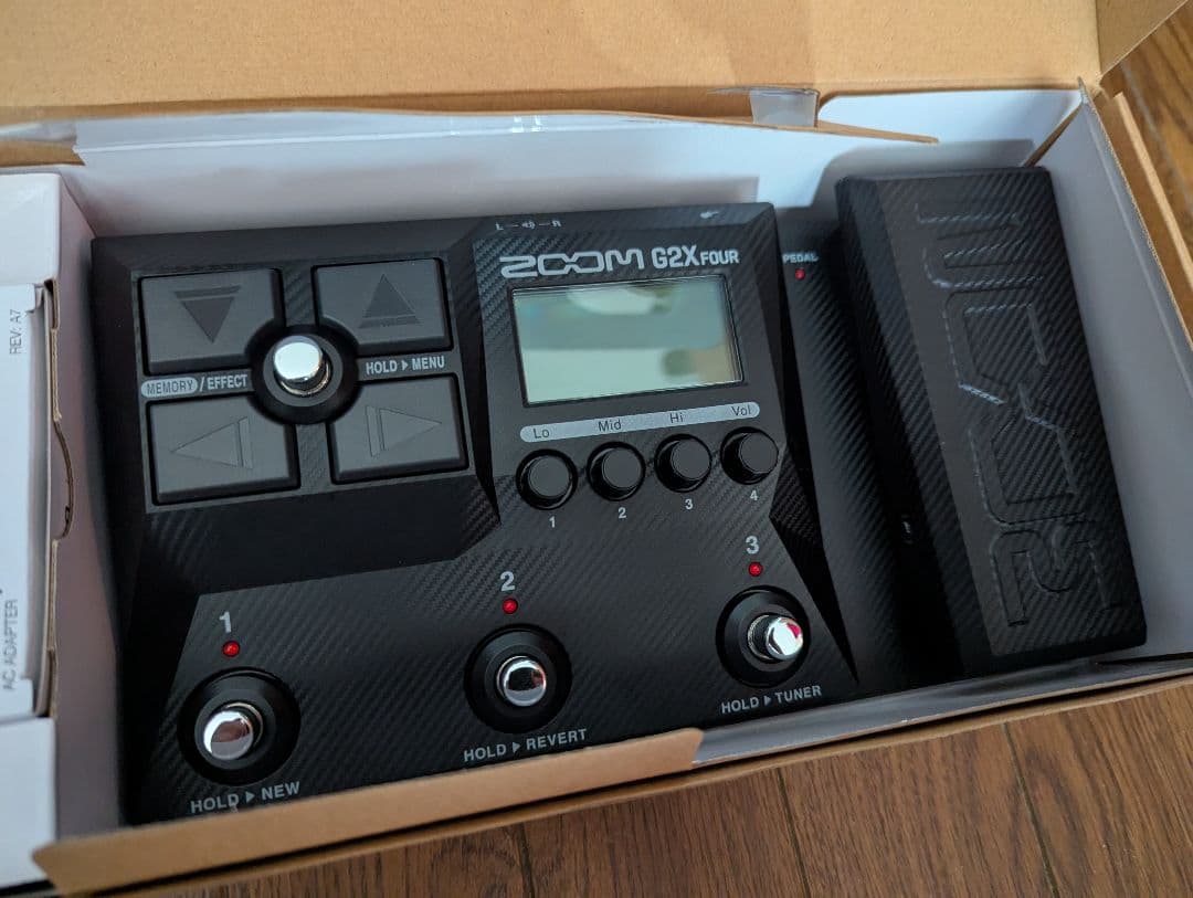 ZOOM G2X FOUR ギターエフェクター 3時間ほど使用