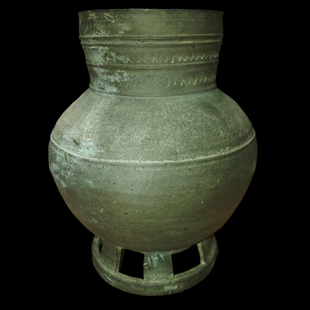 朝鮮　新羅　須恵器　台付長頸壺　5世紀