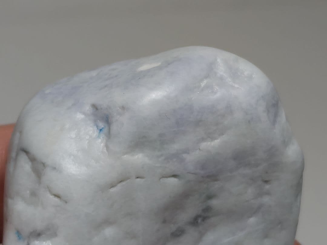 ヨシオ 80g 翡翠 ヒスイ 原石 鑑賞石 自然石 誕生石 鉱物 鉱石 水石