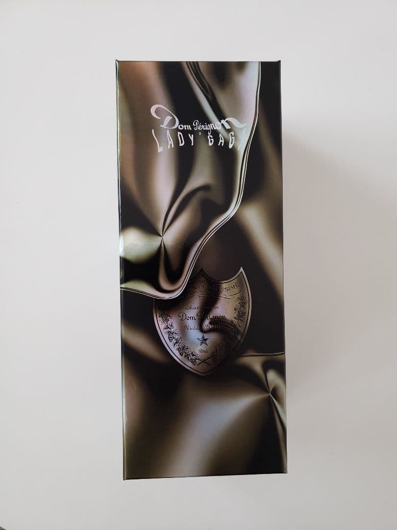 レディーガガ　ドンペリ2010