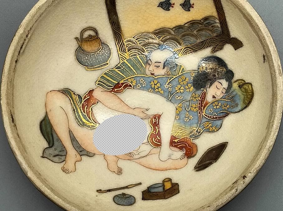 珍品（写真：No.2）！！　嫁入道具　合子　　京焼？　薩摩焼？三人唐子図合子