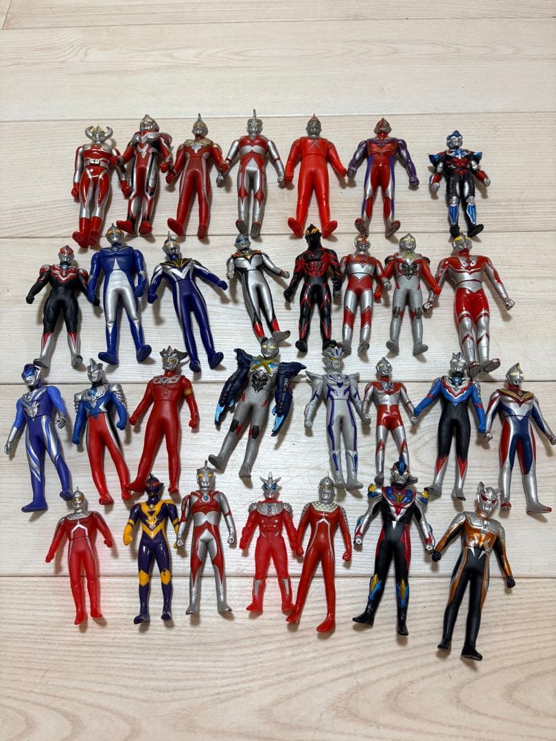 ウルトラマン福袋セット 大量 まとめ売り（フィギュア・怪獣・変身・武器・衣類）