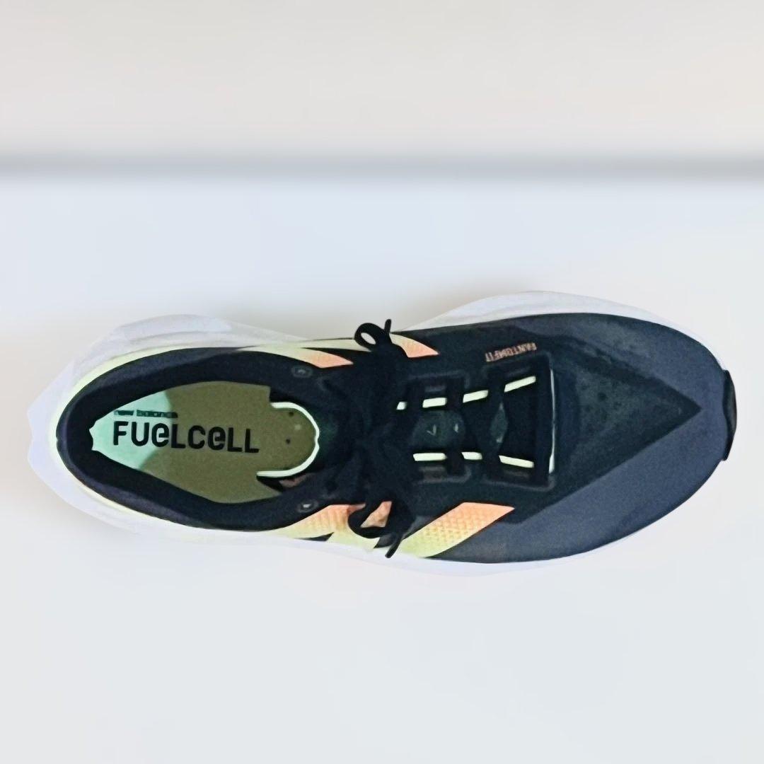 New Balance FuelCell v4ランニングシューズ　25.5cm