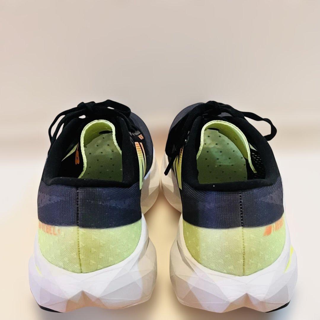 New Balance FuelCell v4ランニングシューズ　25.5cm