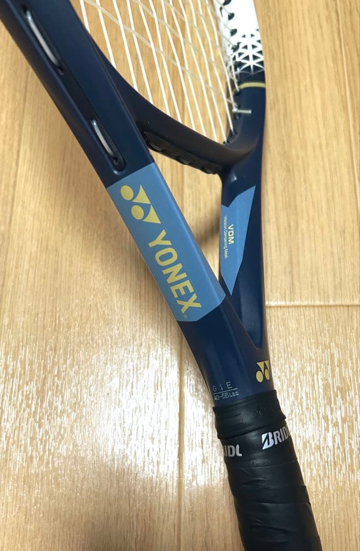 美品 ヨネックス　YONEX ASTREL 105 テニスラケット　G1E