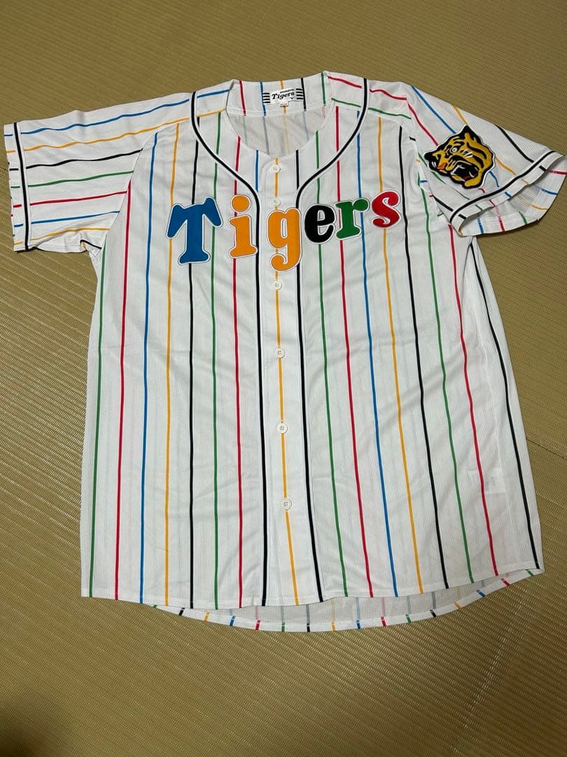 阪神タイガース　ユニフォーム カラフルタテジマXOサイズ　デザインジャージ