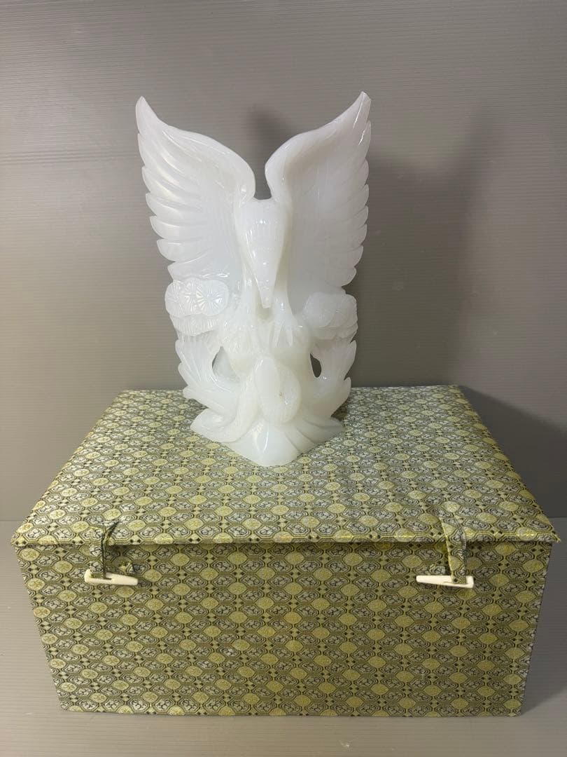 2457 天然石　鷲　置物　彫り