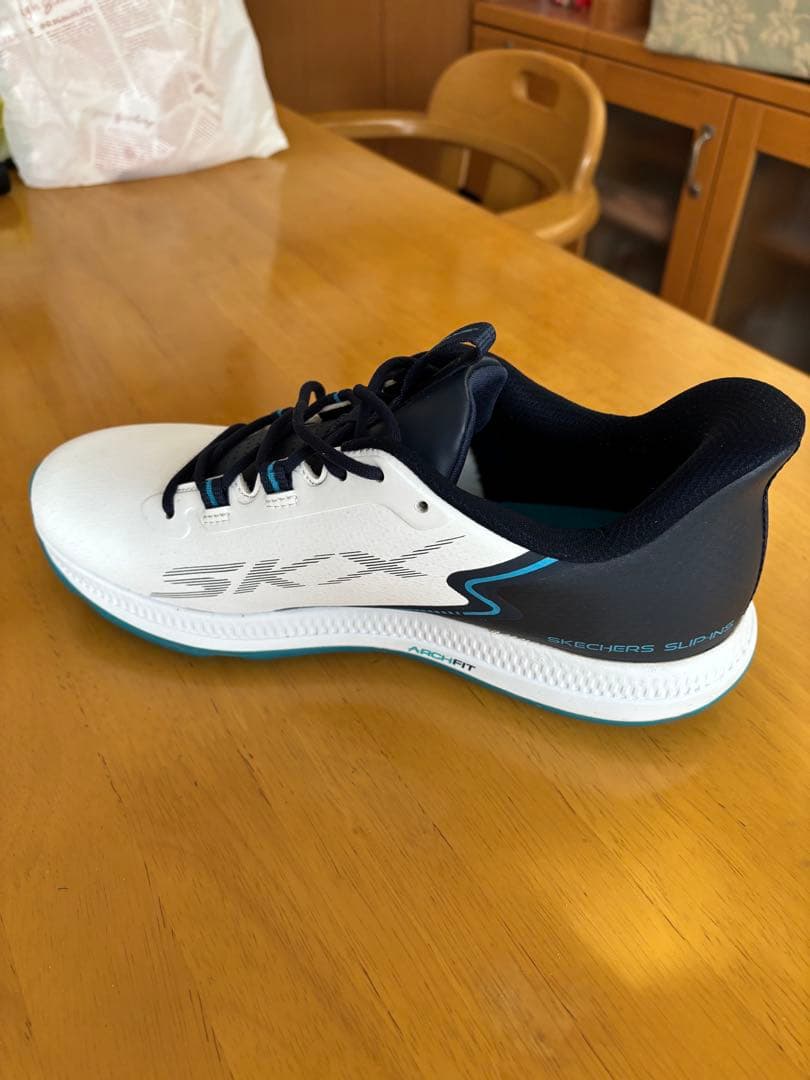 2025年　スケッチャーズ　スリップインゴルフシューズ ホワイト/ネイビー