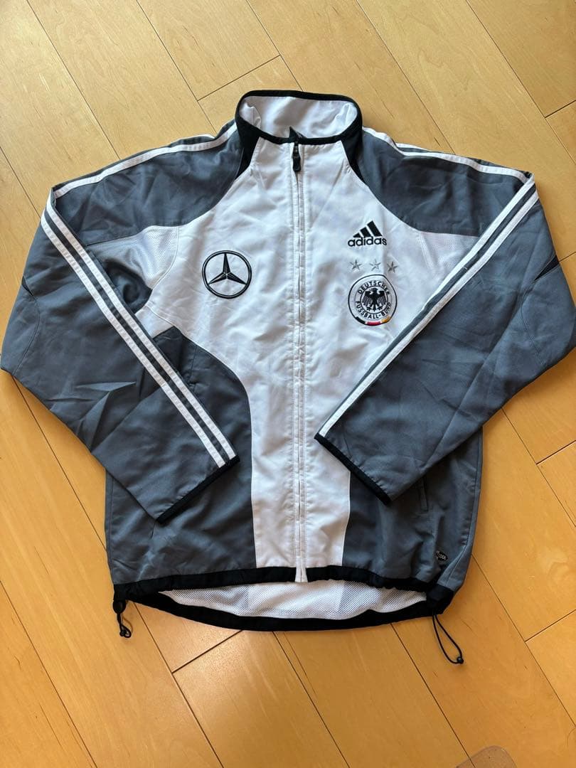 サッカードイツ代表ジャージ　メルセデスベンツ刺繍有り