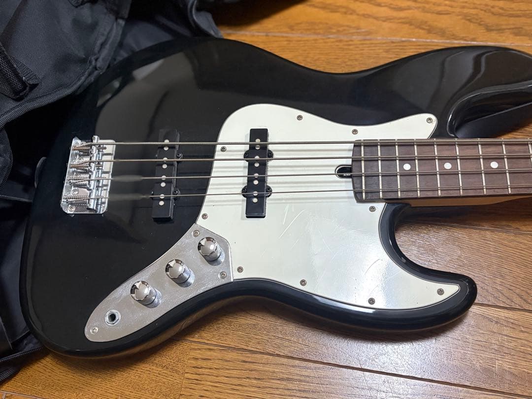 エレキベース Bacchus 4弦