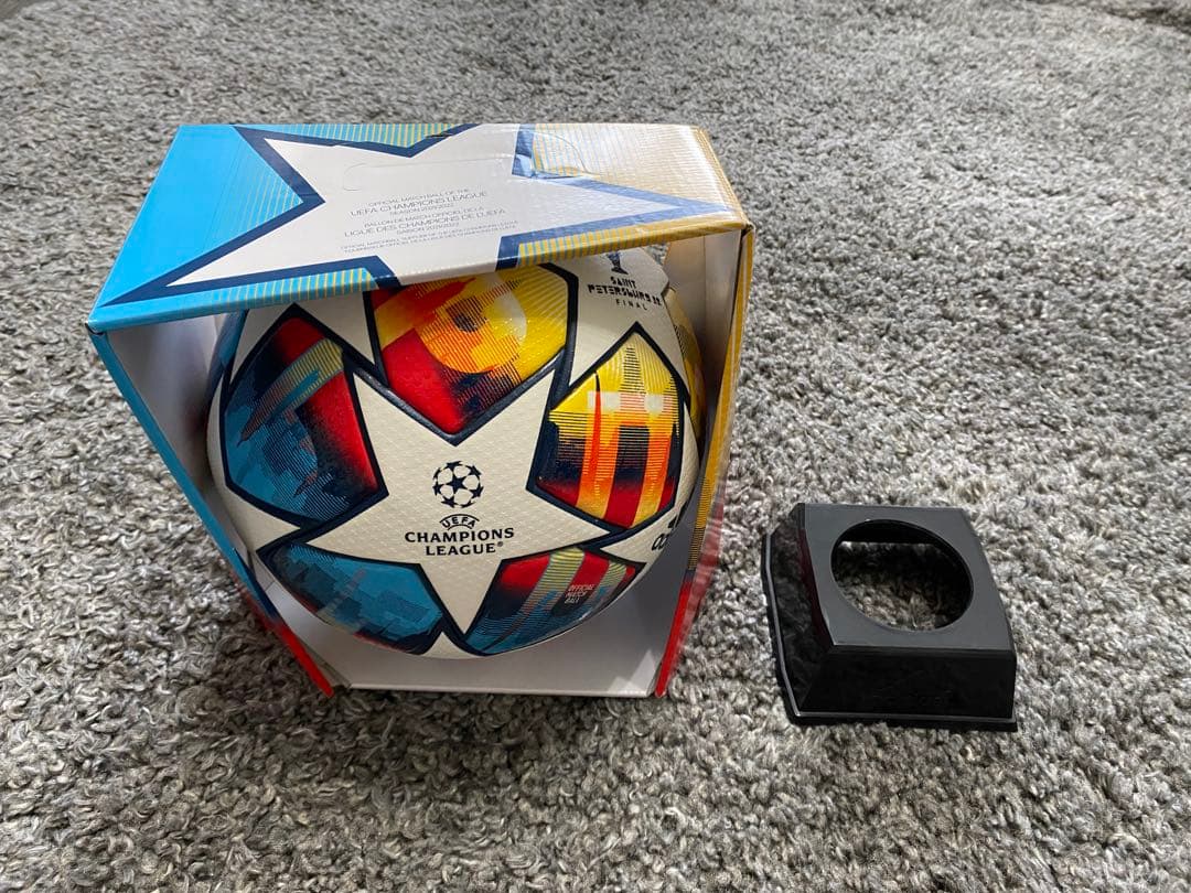 チャンピオンズリーグ2021-2022 公式試合球　記念品用ボール置台付き