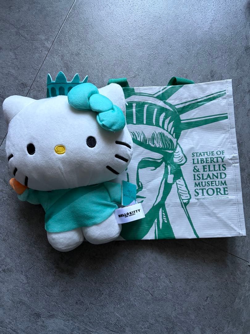 ハローキティ 自由の女神風 ぬいぐるみ