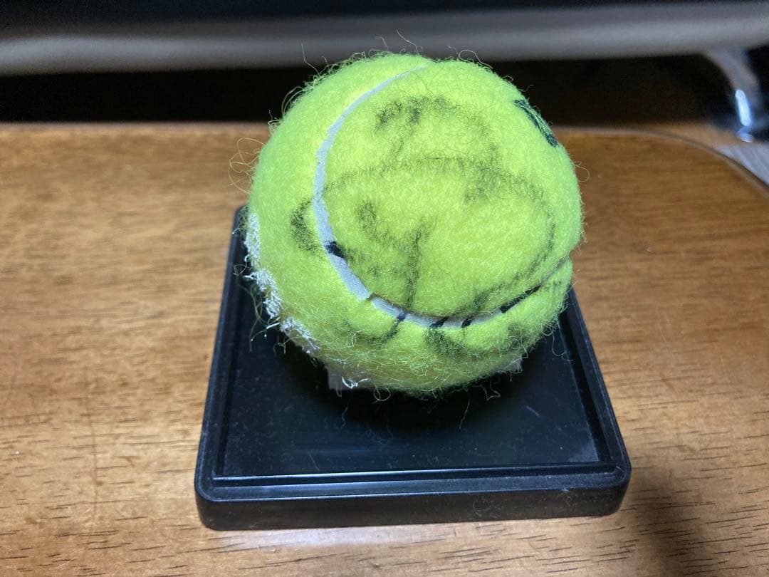 ロジャーフェデラー　直筆サイン入りボールRoger Federer signed