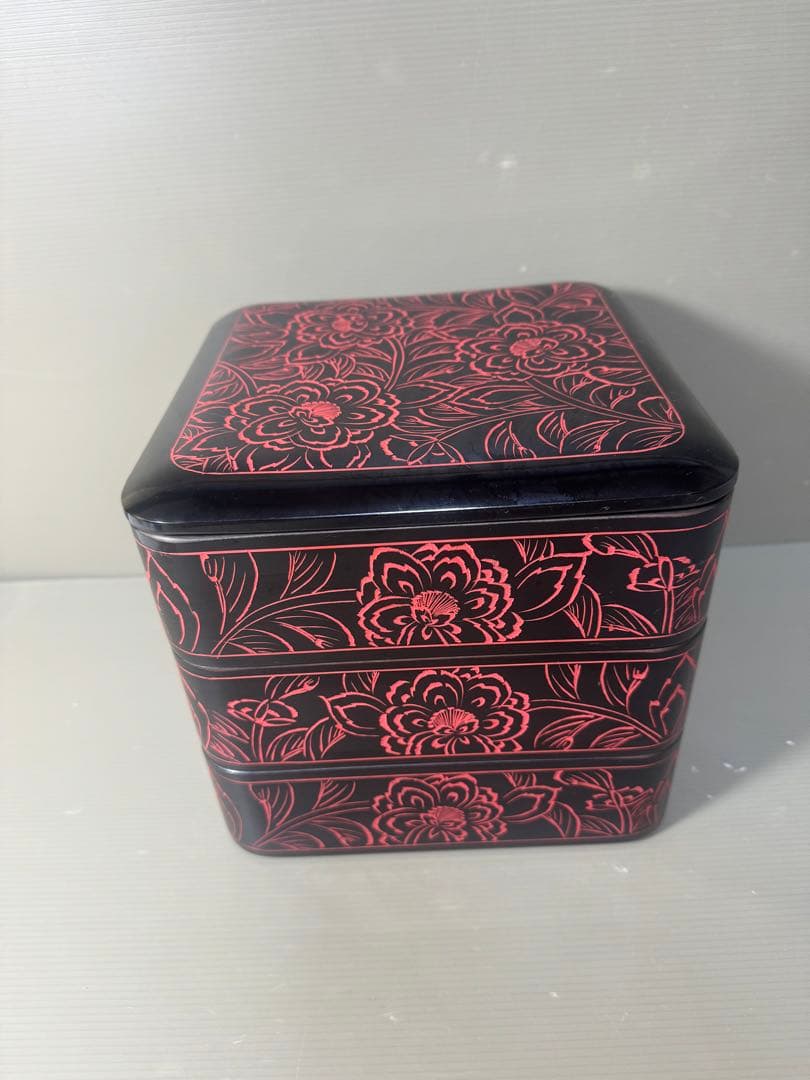 2546 越前塗　骨董　三段重箱 漆 漆器 泥朱 牡丹彫