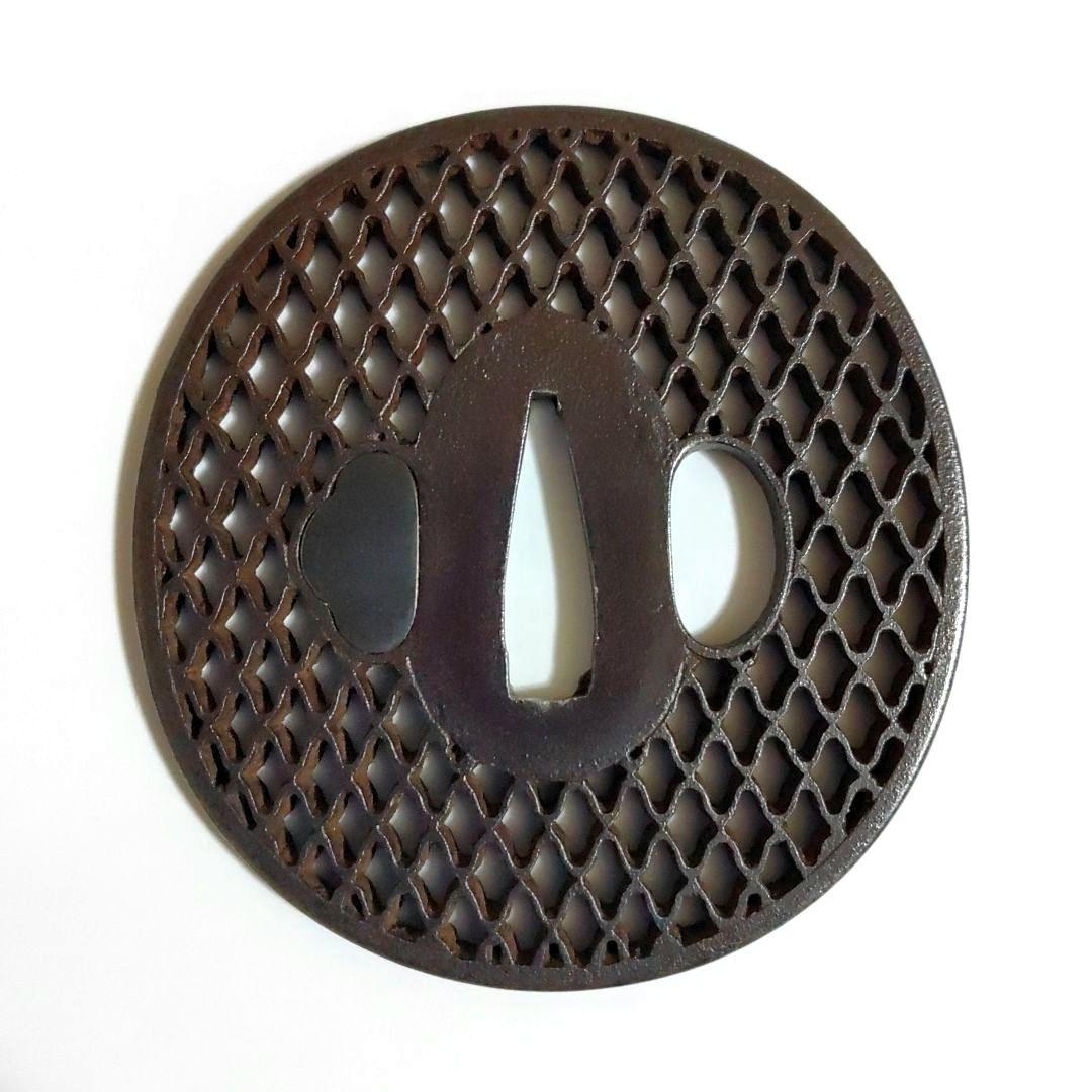 肥後鐔 網目透し鐔　無銘　資料付 桐箱　 貴重品　鉄地