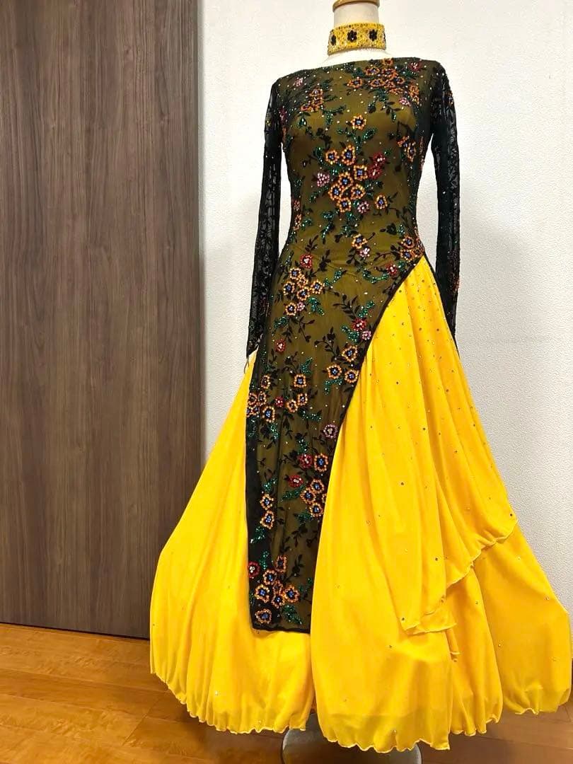 社交ダンススタンダードドレス　デモ　競技会　スワロフスキー　豪華　Ｍ