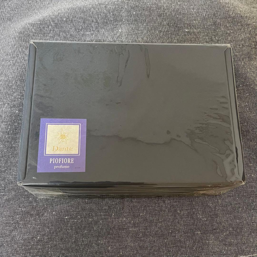 ピオフィオーレの晩鐘　ダンテ　香水　フレグランス　缶バッジ　アクスタ　ピオフィ