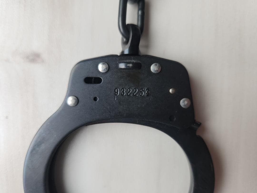 S&W スミス&ウェッソン ハンドカフ 手錠 M100-1 鍵付き 黒