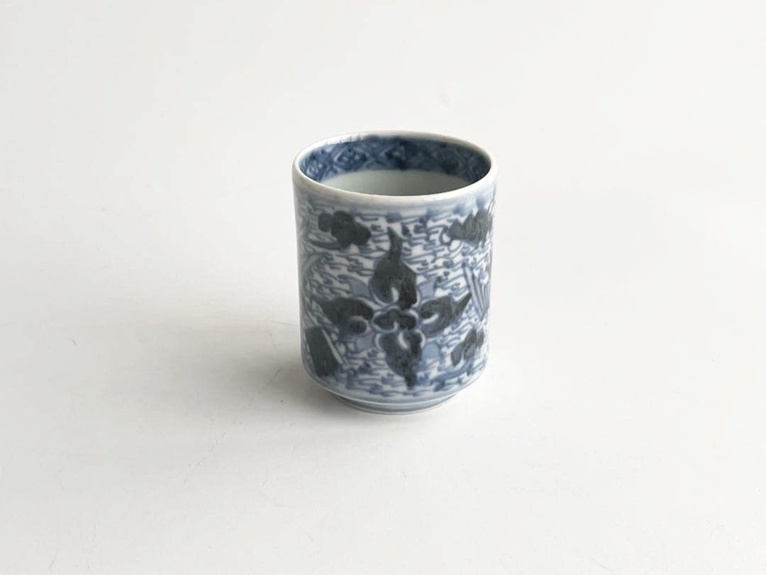 骨董　アンティーク　古伊万里　染付　鳳凰雲文様　覗き猪口　筒盃　杯　酒器