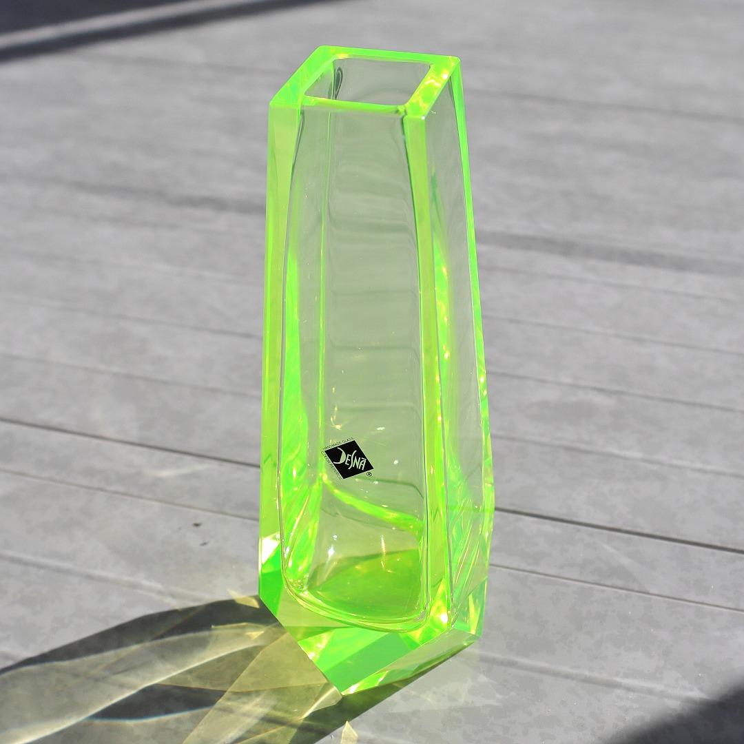 ウランガラス 一輪挿し