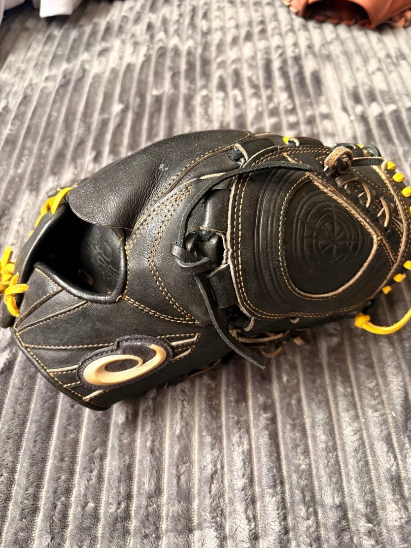 硬式野球グローブ 黒/黄色