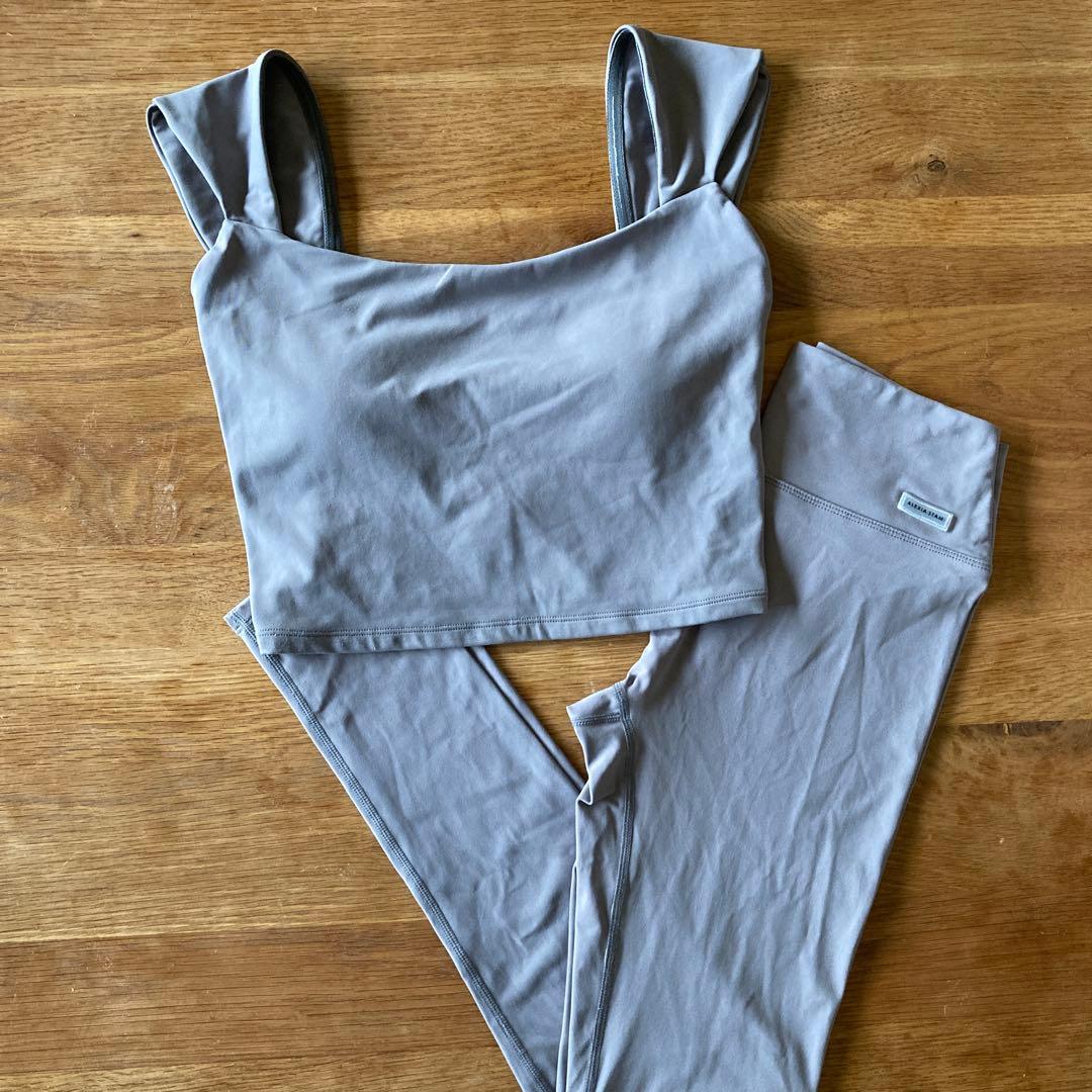 ALEXIA STAM グレー色　ヨガウェア上下セット Mサイズ