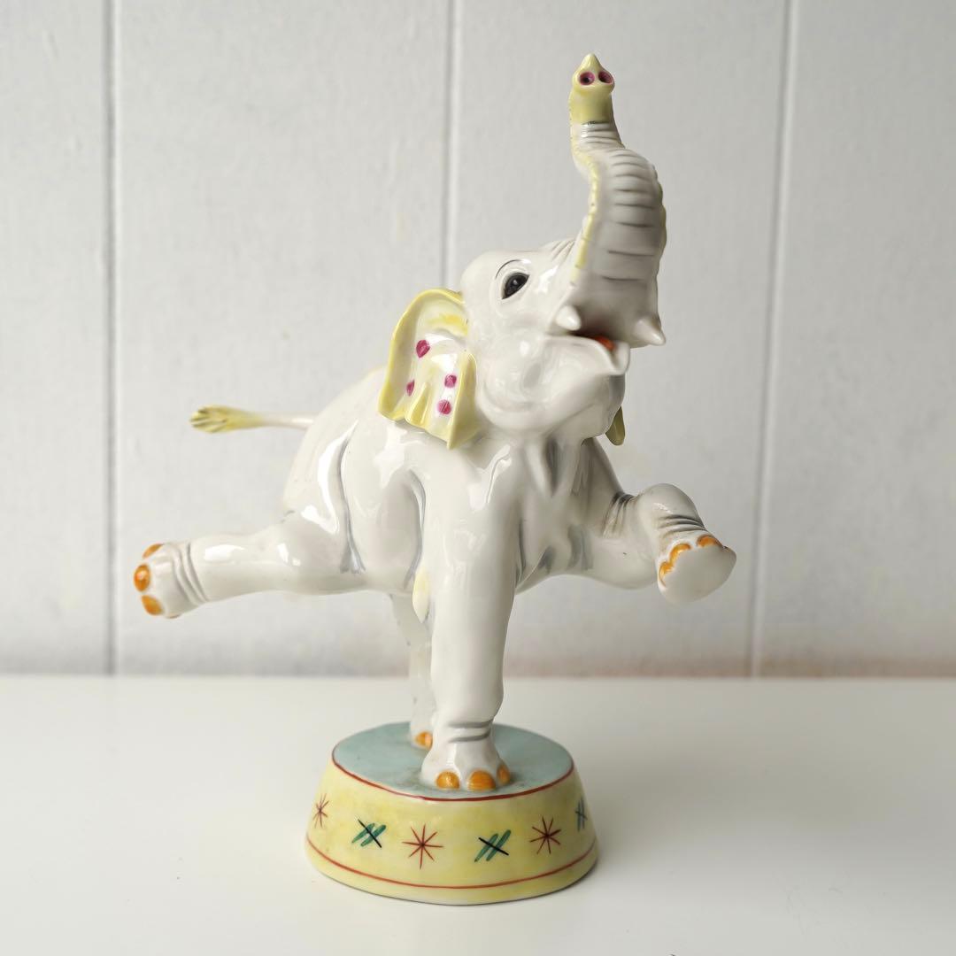 ドイツ | Nymphenburg製 | 「太鼓の上の象」磁器