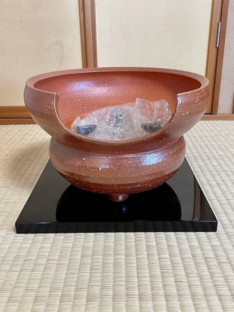 美品　風炉（信楽焼、土風炉、高橋楽斎作）　敷瓦付き