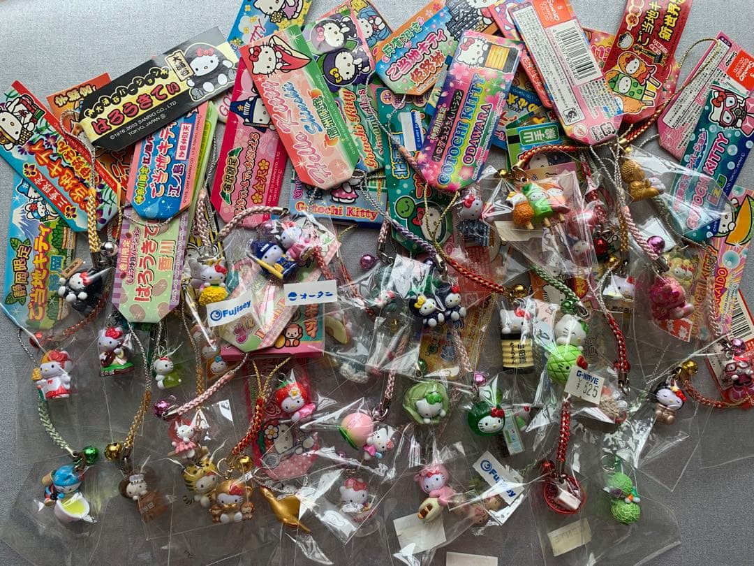 ご当地キティ　根付け40点まとめ売り