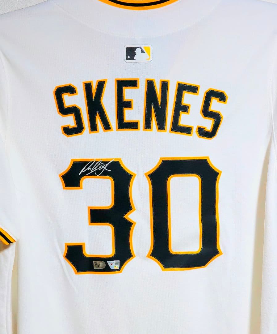 Paul Skenes　直筆サイン入りユニフォーム