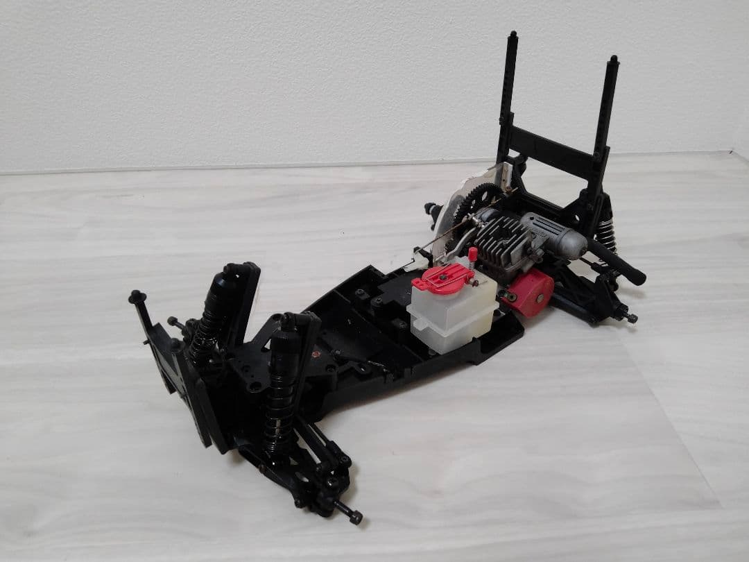 送料込中古ジャンク　京商オフロードエンジンラジコンシャーシ　ランドクルーザー80