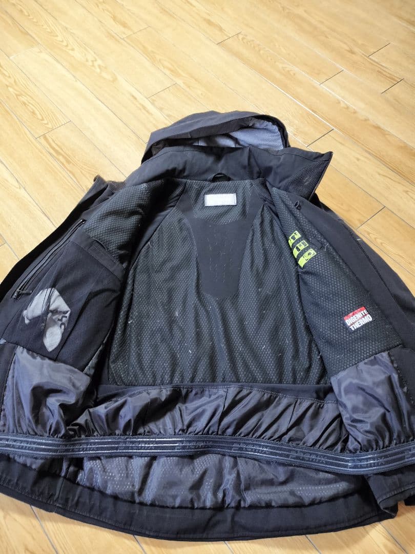 スキーウェア　上下セット　上Mサイズ　下Lサイズ