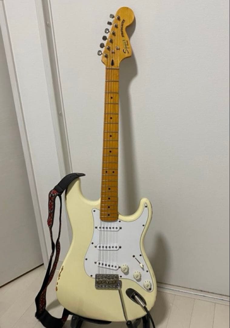 Fenderボディ・Squireネック ストラトキャスター ラージヘッド