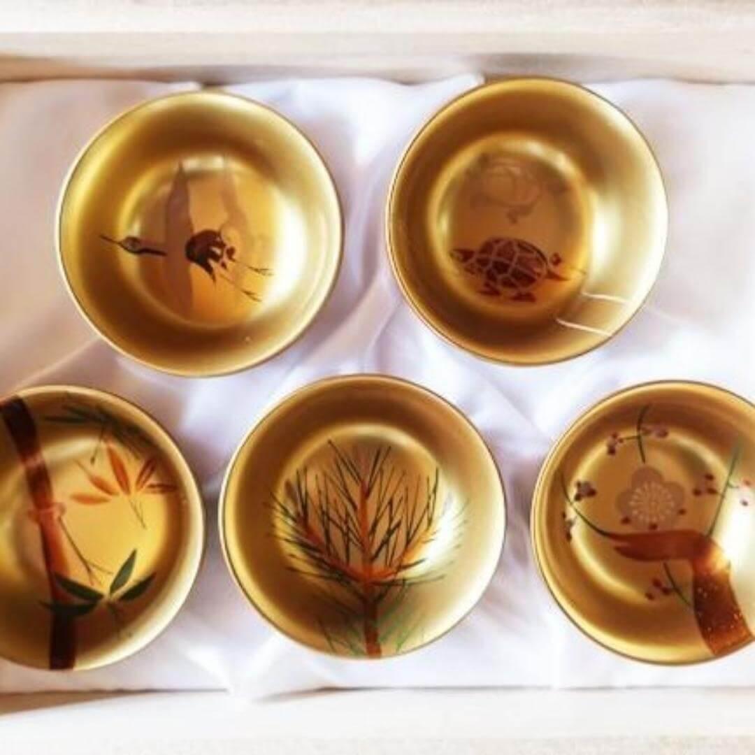 会津漆器 ぐいのみ 金地 小盃 鶴亀・松竹梅 手描き 日本製