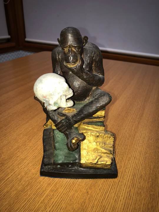 考える猿 ブロンズ像