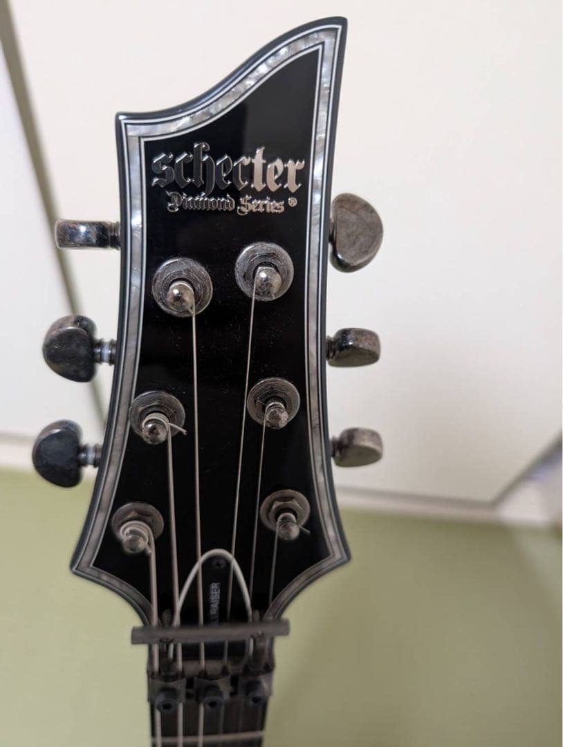 Schecter Diamond Series ブラックエレキギター