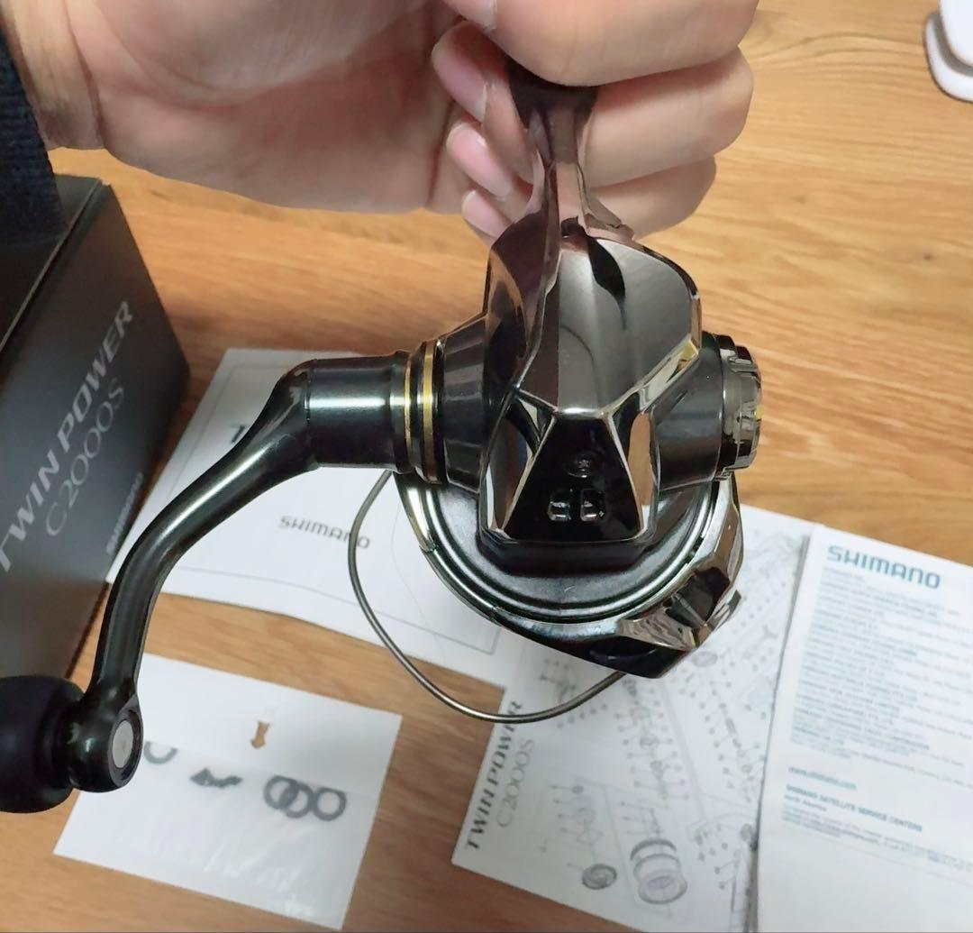 【新品同様・極美品】シマノ 24ツインパワー C2000Sゴリ感なし・即使用OK