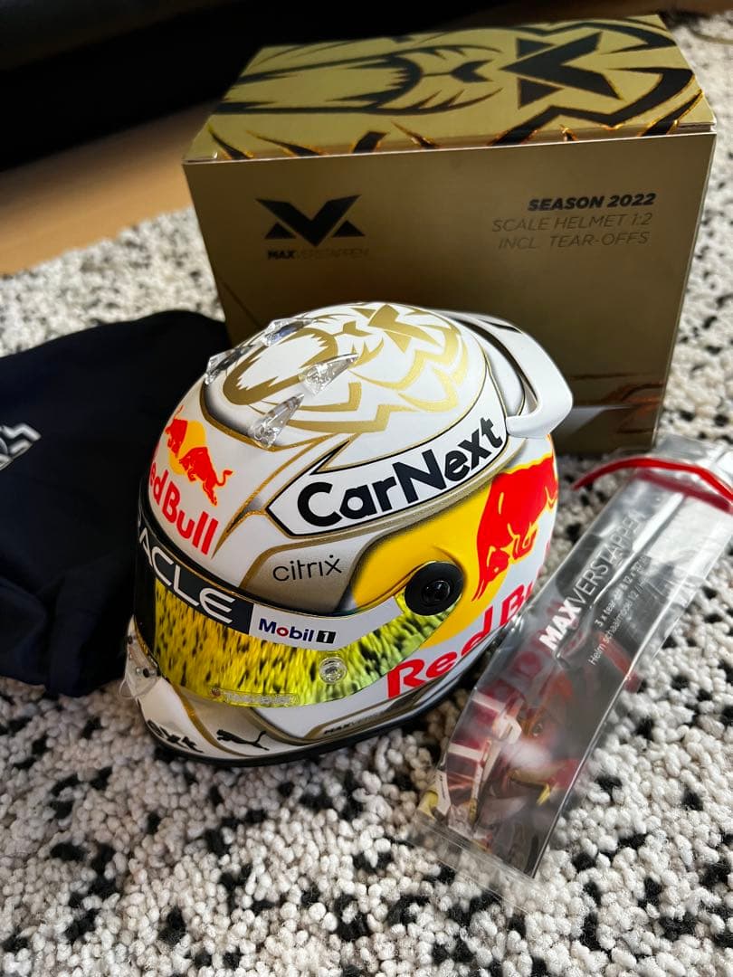 美品 1/2 マックス・フェルスタッペン 2022 本戦用 ヘルメット
