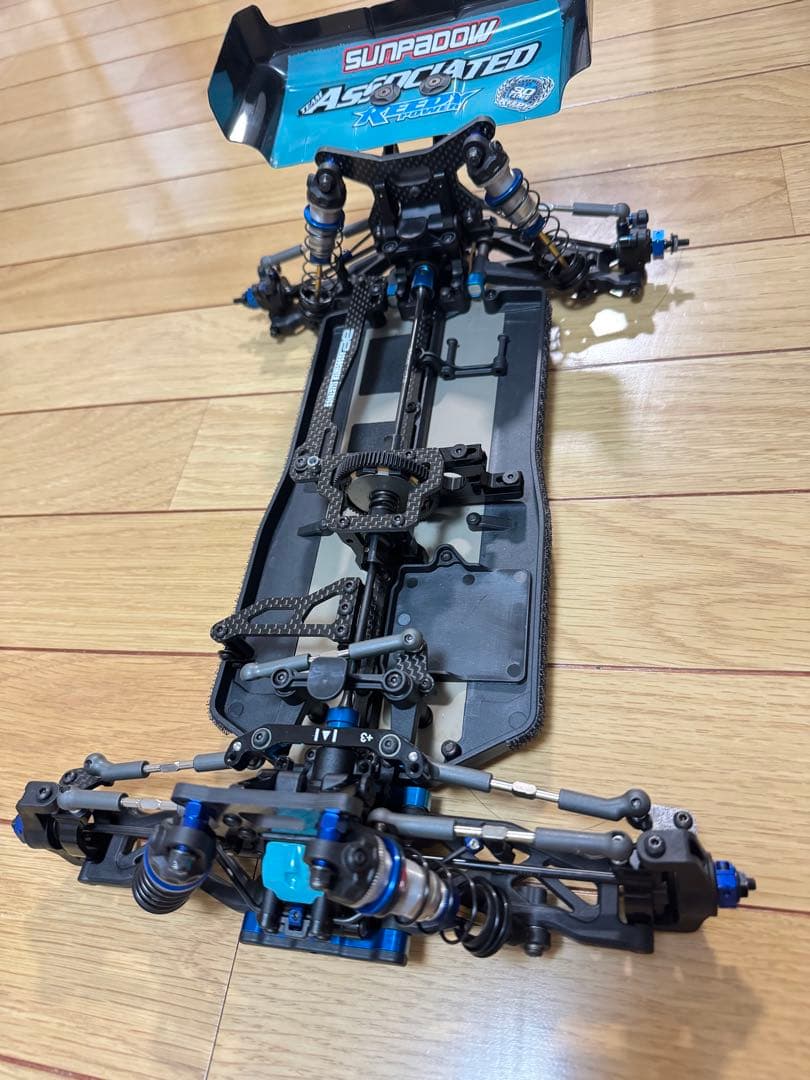 アソシエイテッド RC10B74.1