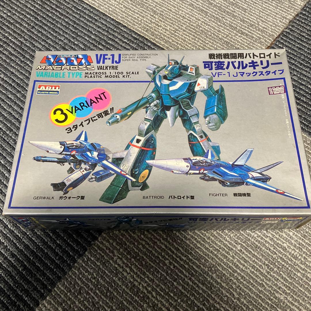 レア 旧キット　アリイ　超時空要塞マクロス　1/100可変バルキリー VF-1J